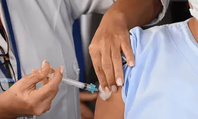 Ministério da Saúde aprova dose de reforço para profissionais
