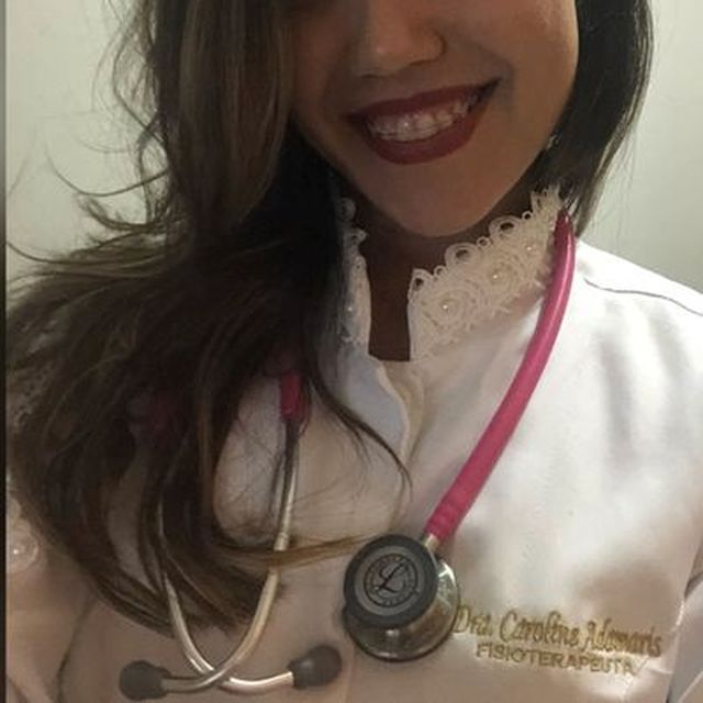 Foto do profissional Dra. Caroline Adamaris Neves Santos