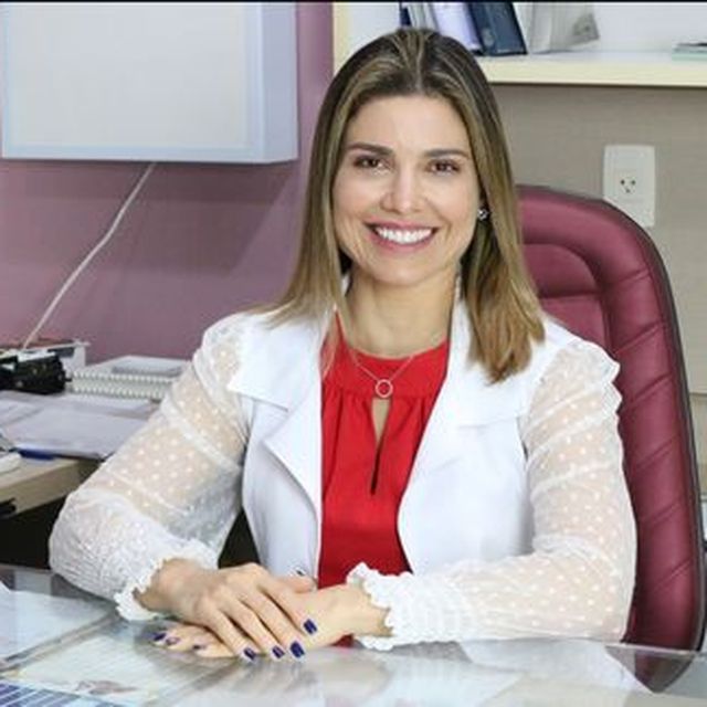 Foto do profissional Dra. Liana Carla Albuquerque Peres Martinho